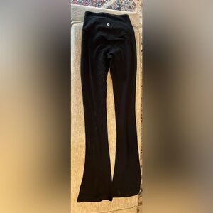 Groove Nulu Super-High-Rise Flared Pant
Regular